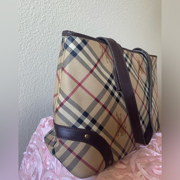 Burberry tote w zipper - Picture 3 of 8